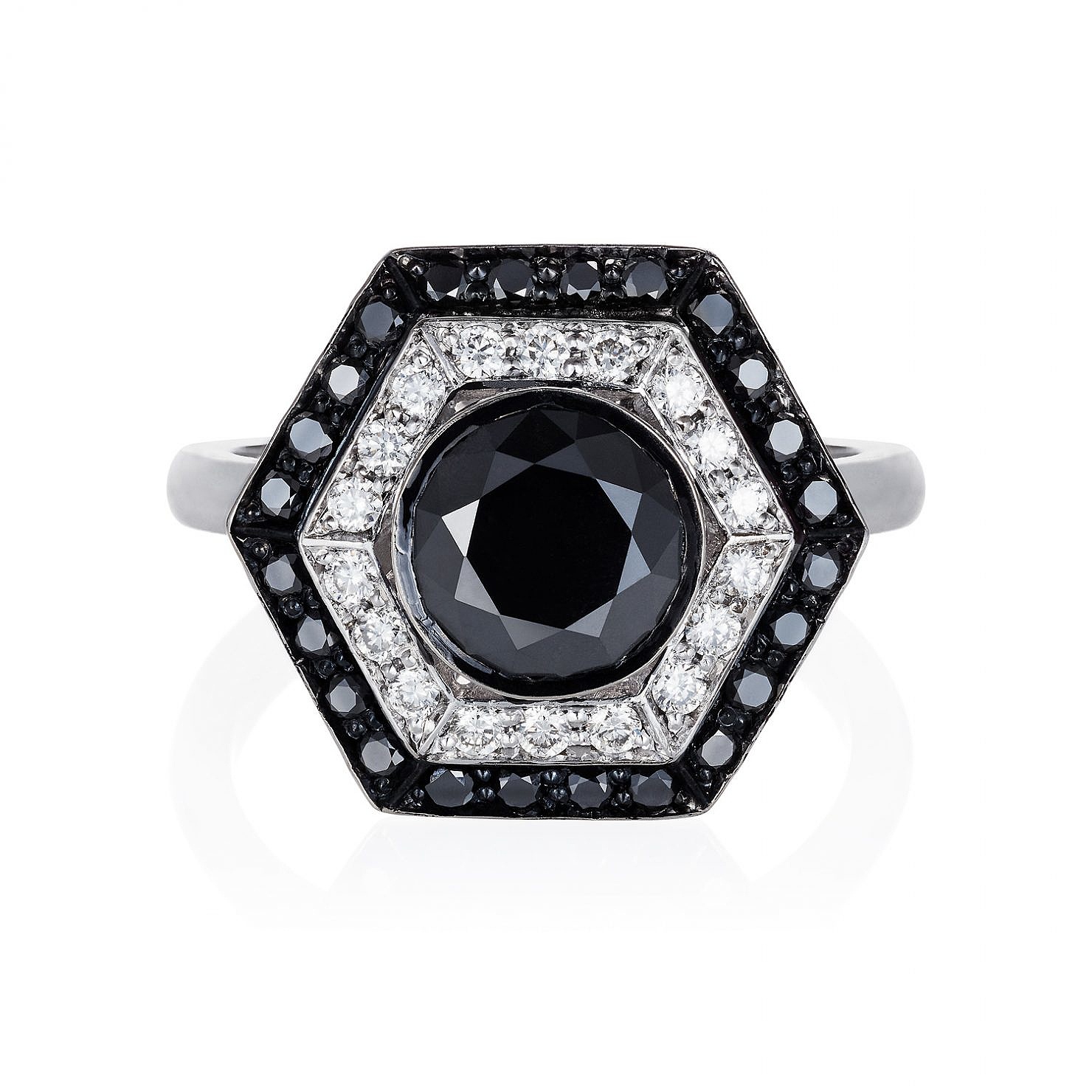 Black and white diamond target ring - In Detail